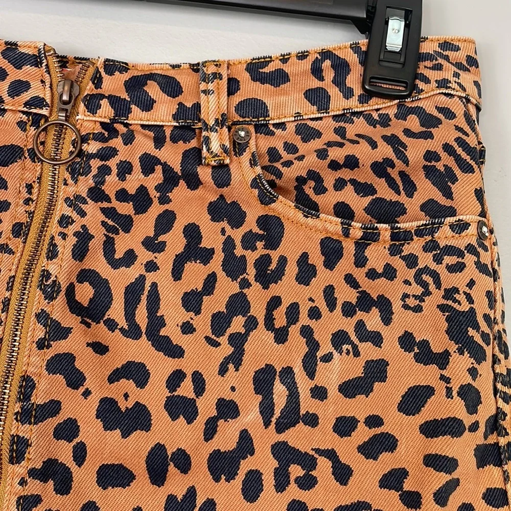 Free People. We The Free Zip It Up Leopard Print Denim Mini Skirt. Size 30